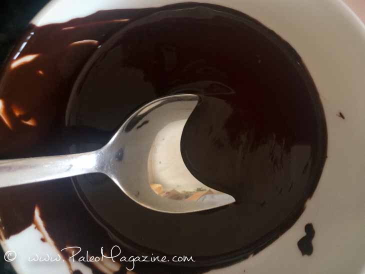 Vanilla Fat Bombs Dipped In Chocolate #paleo #recipes #glutenfree https://ketosummit.com/vanilla-fat-bombs-recipe