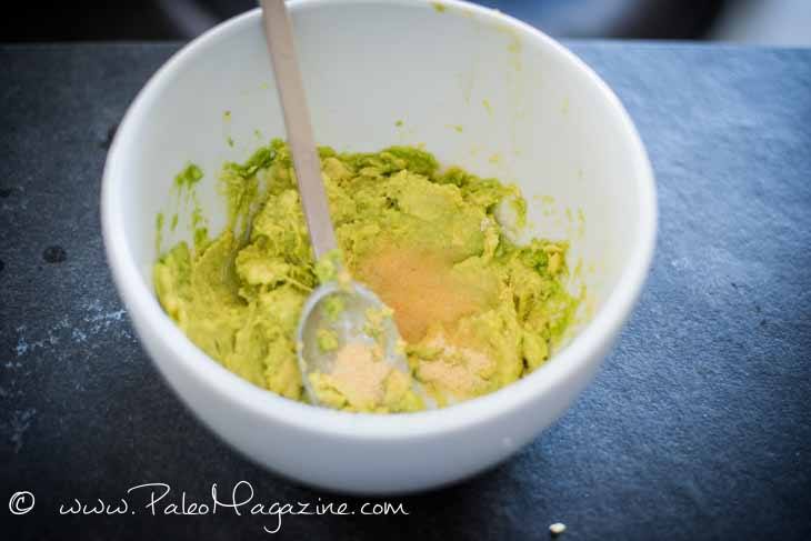 Super Easy Guacamole Recipe [Paleo, Keto, AIP] #paleo #keto #aip #recipes - https://ketosummit.com/super-easy-guacamole-recipe