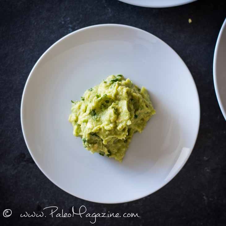 Super Easy Guacamole Recipe [Paleo, Keto, AIP] #paleo #keto #aip #recipes - https://ketosummit.com/super-easy-guacamole-recipe