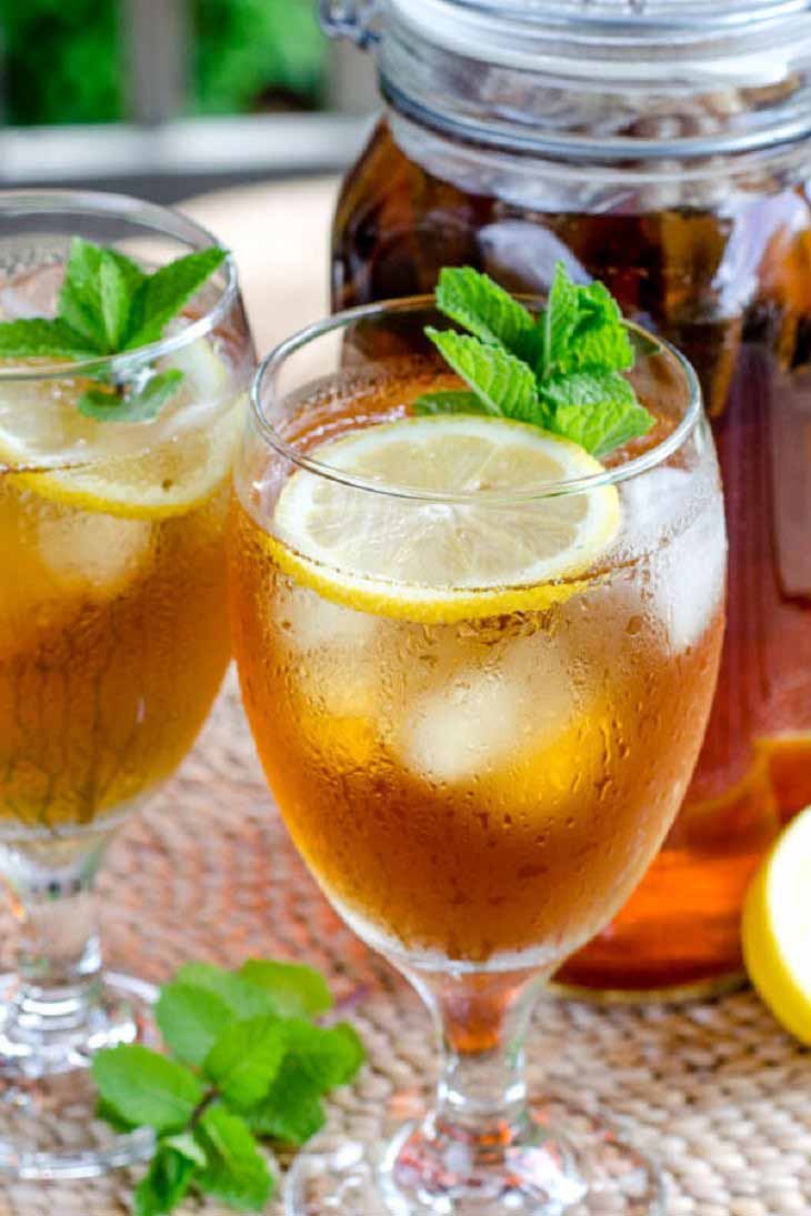 Cold Brew Iced Tea with Lemon and Mint