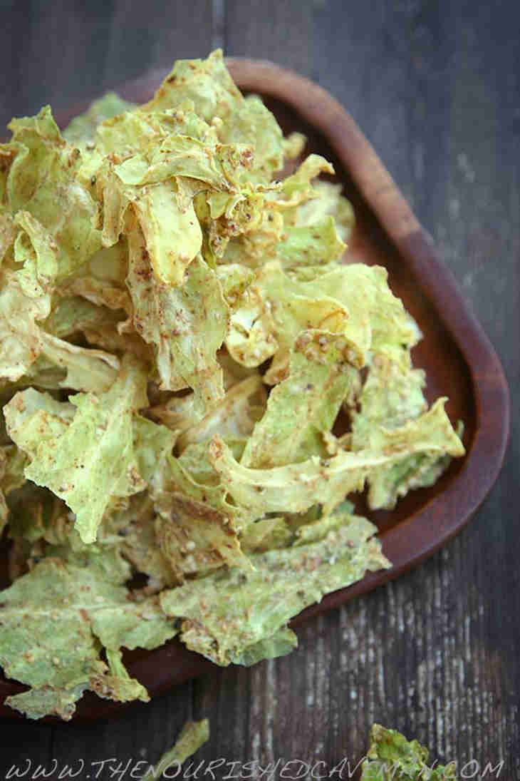 Almond butter keto chips made of cabbage