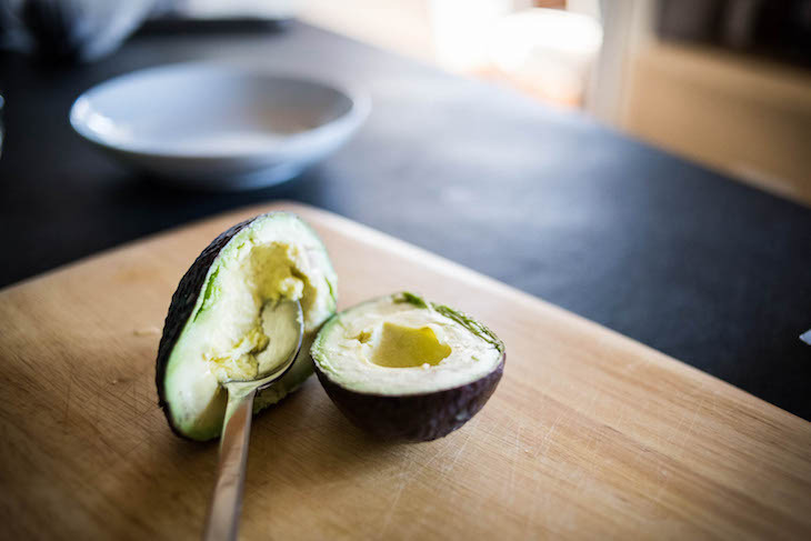 Keto Smashed Avocado Breakfast Recipe #keto https://ketosummit.com/keto-smashed-avocado-breakfast-recipe