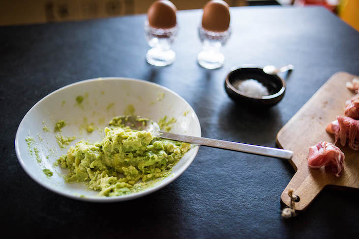 Keto Smashed Avocado Breakfast Recipe #keto https://ketosummit.com/keto-smashed-avocado-breakfast-recipe