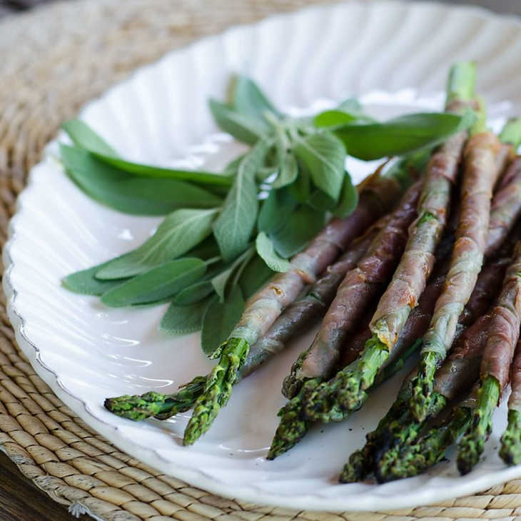 Grilled Asparagus Wrapped with Prosciutto