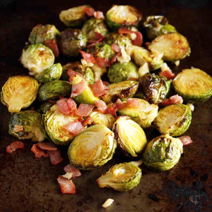Keto Garlic-Roasted Brussels Sprouts Recipe #keto https://ketosummit.com/keto-roasted-brussels-sprouts-recipe