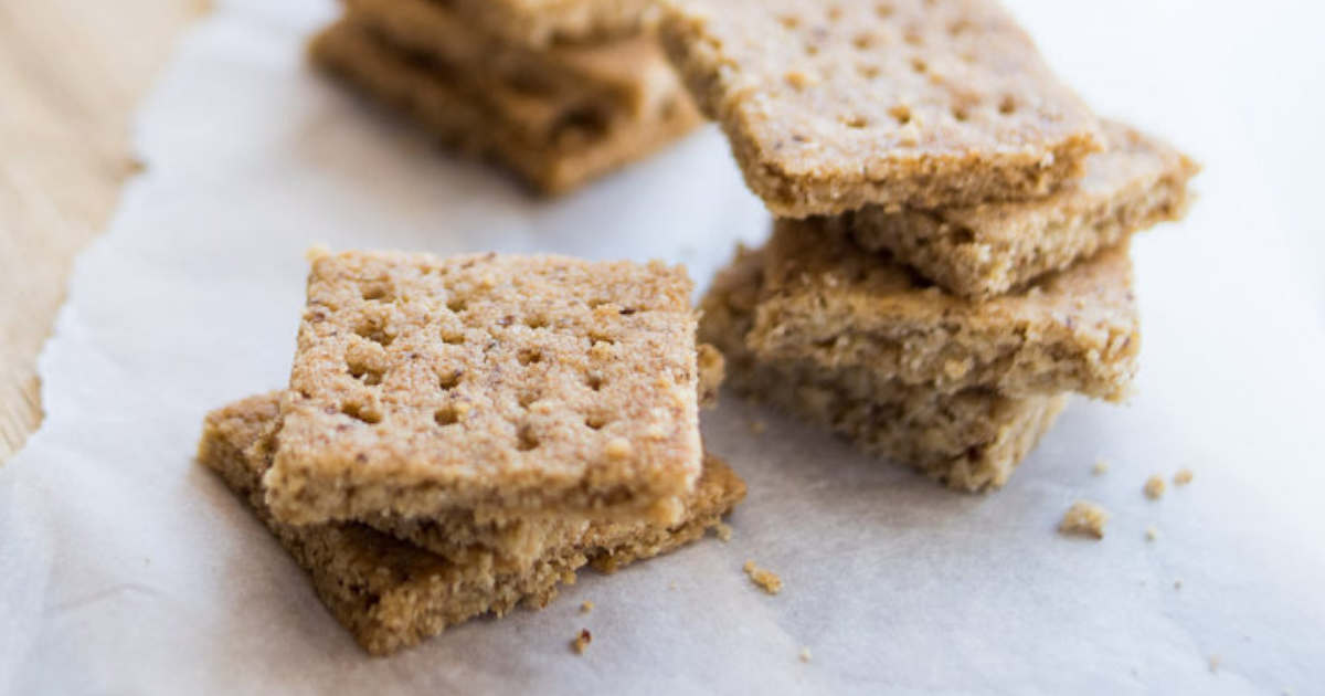30 Crave-able Keto Crackers Recipes #keto https://ketosummit.com/keto-crackers-recipes