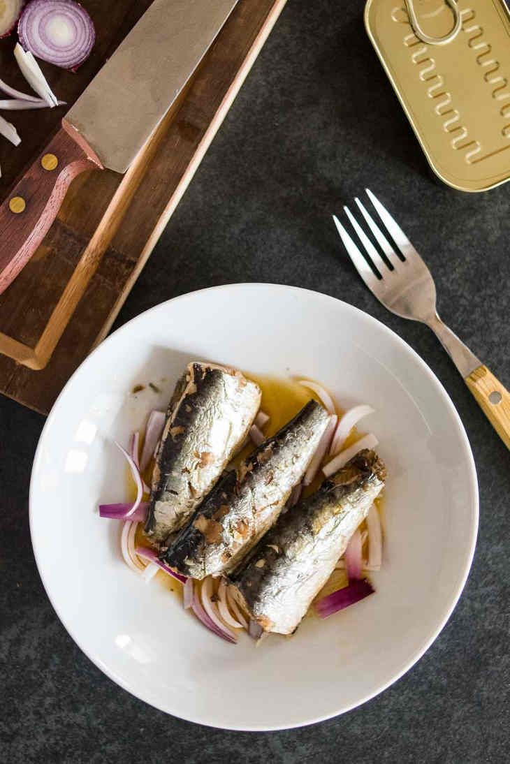 Five-Minute Keto Sardines and Onions Recipe #keto https://ketosummit.com/five-minute-keto-sardines-and-onions-recipeFive-Minute Keto Sardines and Onions Recipe