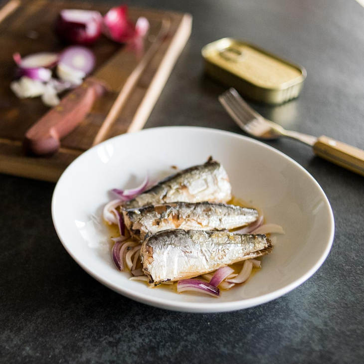Five-Minute Keto Sardines and Onions Recipe #keto https://ketosummit.com/five-minute-keto-sardines-and-onions-recipe