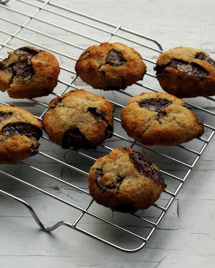 Keto Chocolate Chip Cookies Recipe #keto https://ketosummit.com/keto-chocolate-chip-cookies-recipe
