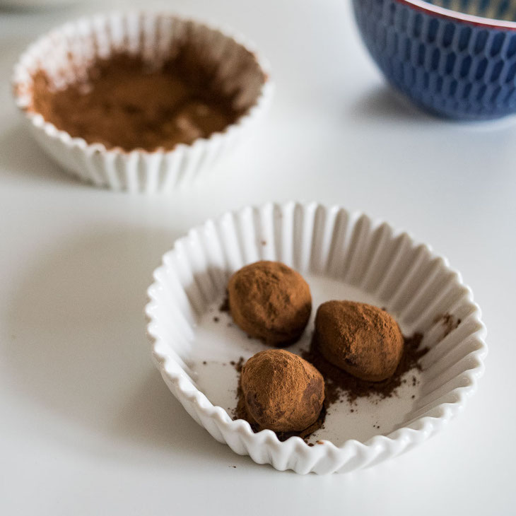 Keto Chocolate Hazelnut Truffles Recipe #keto https://ketosummit.com/keto-chocolate-hazelnut-truffles-recipe