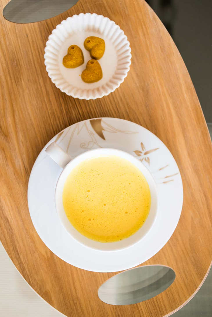 Keto Golden Almond Milk Recipe (Paleo, Vegan, Dairy-Free) #keto https://ketosummit.com/keto-golden-almond-milk-recipe