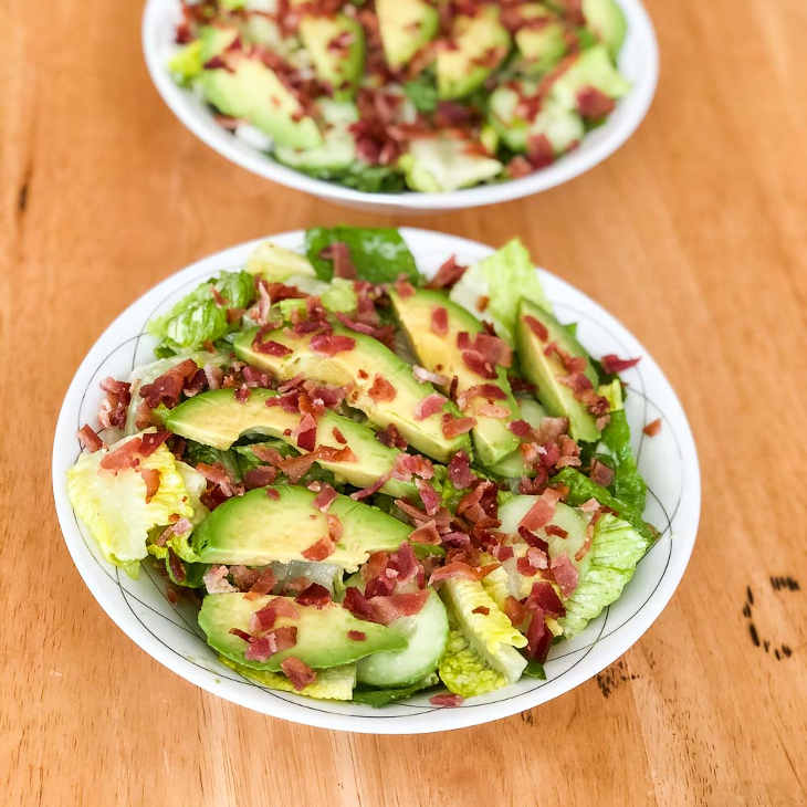Keto Bacon and Avocado Caesar Salad Recipe #keto https://ketosummit.com/keto-bacon-avocado-caesar-salad-recipe