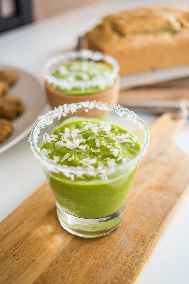 Keto Spinach Avocado Green Smoothie #keto https://ketosummit.com/keto-spinach-avocado-green-smoothie