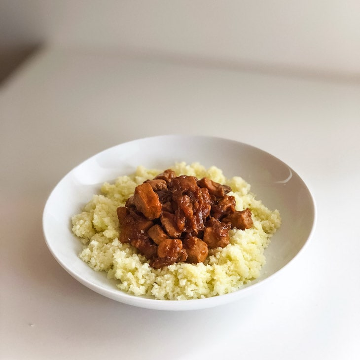Keto Easy Chicken Adobo Recipe with Cauliflower Rice #keto #recipe https://ketosummit.com/keto-chicken-adobo-recipe