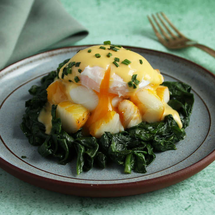 Keto Poached Egg Recipe on Smoked Haddock and a Bed of Spinach #keto https://ketosummit.com/keto-poached-egg-smoked-haddock-recipe