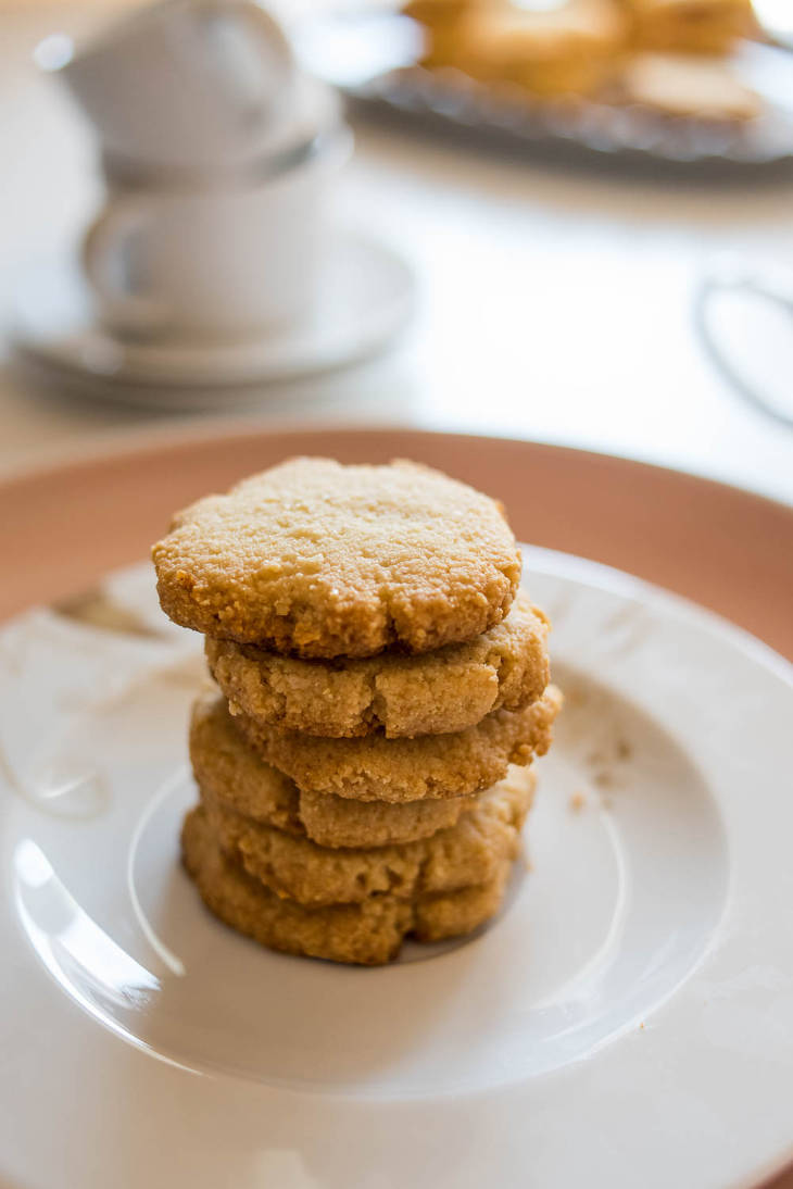 Keto 3-Ingredient Almond Flour Cookies #keto https://ketosummit.com/keto-easy-almond-flour-cookies
