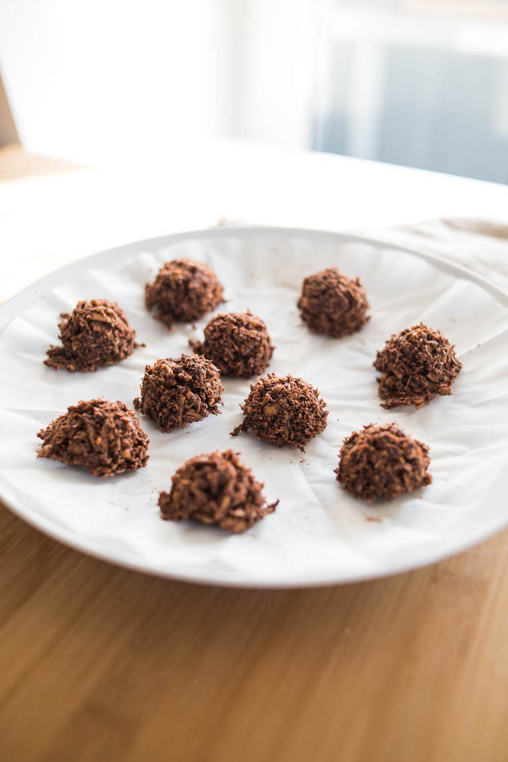 Keto Chocolate Haystacks Fat Bombs Recipe #keto https://ketosummit.com/keto-chocolate-haystacks-fat-bombs-recipe