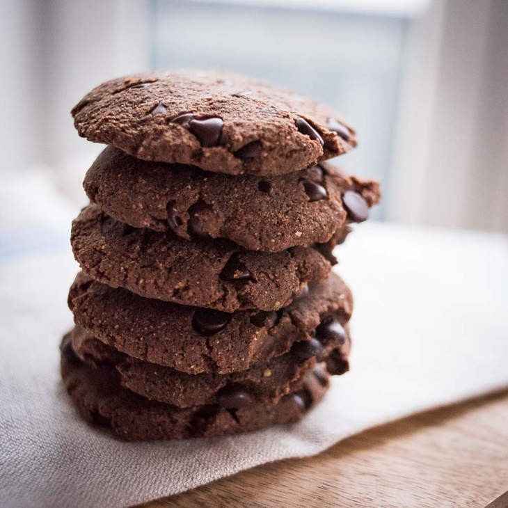 Keto Double Chocolate Chip Cookies #keto https://ketosummit.com/keto-double-chocolate-chip-cookies