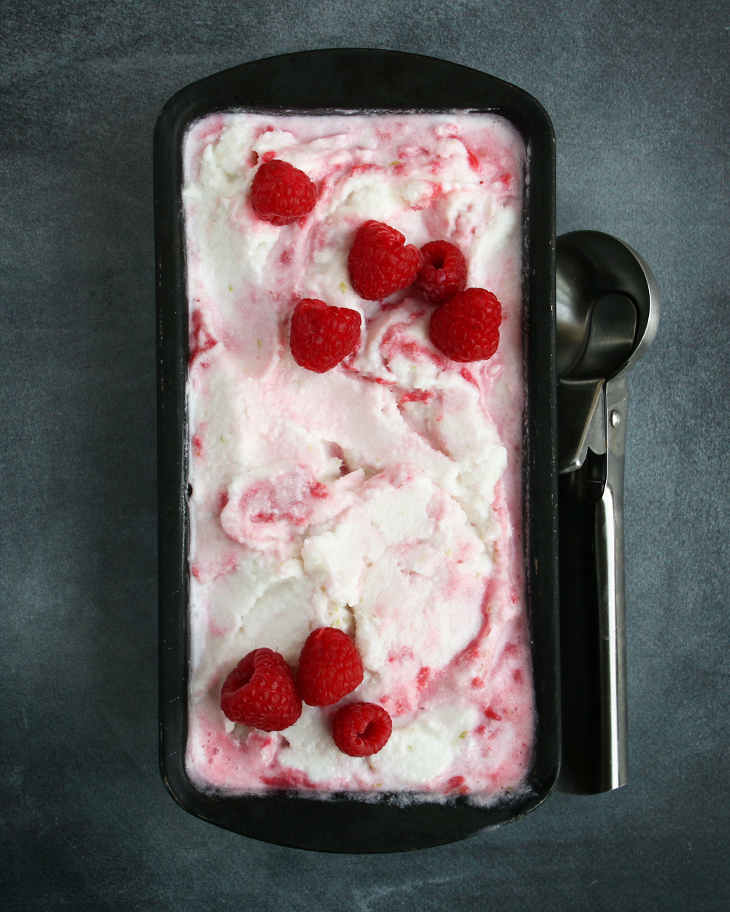 Keto Raspberry Swirl Ice Cream #keto https://ketosummit.com/keto-raspberry-swirl-ice-cream