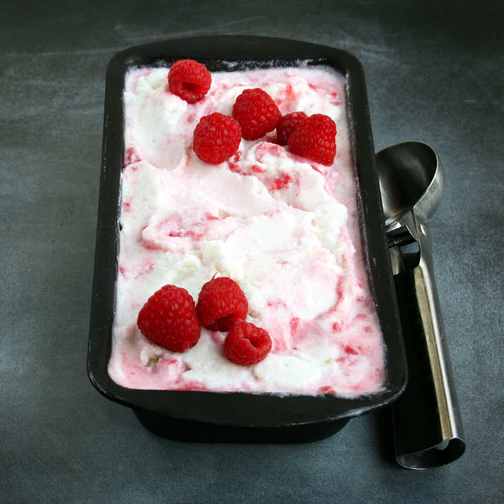 Keto Raspberry Swirl Ice Cream #keto https://ketosummit.com/keto-raspberry-swirl-ice-cream