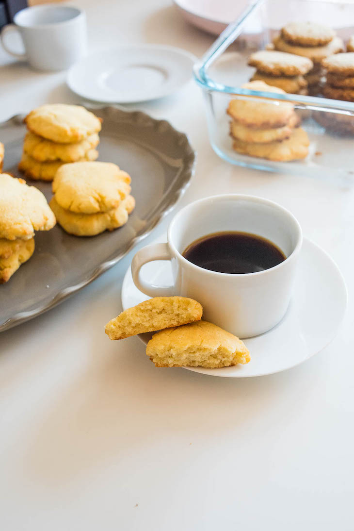 Keto 5-Ingredient Coconut Flour Cookies #keto https://ketosummit.com/keto-easy-coconut-flour-cookies