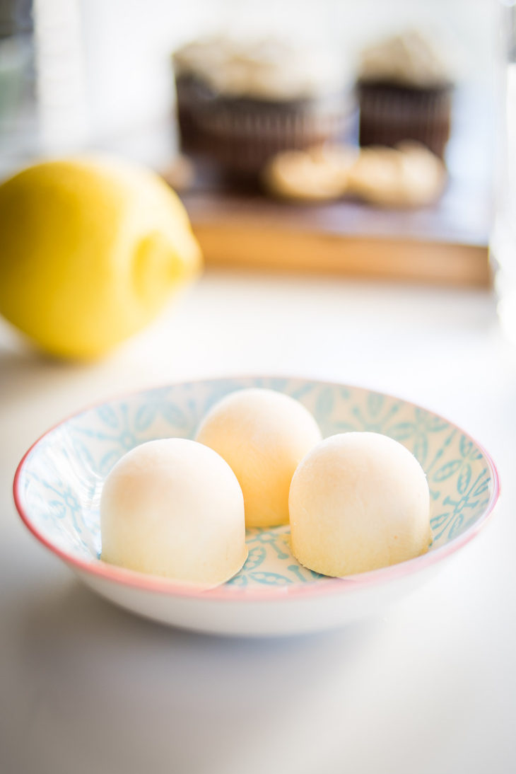 Keto Frozen Lemon Meringue Fat Bombs #keto https://ketosummit.com/keto-frozen-lemon-meringue-fat-bombs