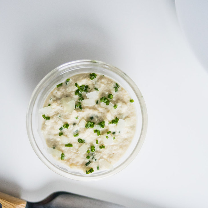 Keto Onion and Chives Cashew Cheese Dip #keto https://ketosummit.com/keto-onion-chives-cashew-cheese-dip
