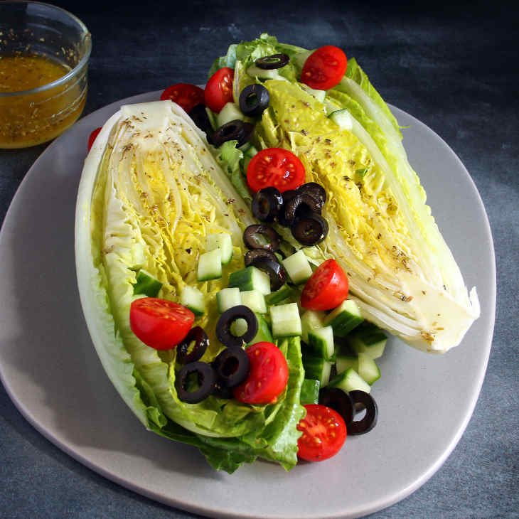 Keto Greek Salad Wedges Recipes #keto https://ketosummit.com/keto-greek-salad-wedges-recipe