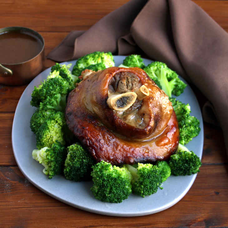 Keto Crockpot Pork Shanks Recipe With Gravy #keto https://ketosummit.com/keto-crockpot-pork-shanks-recipe