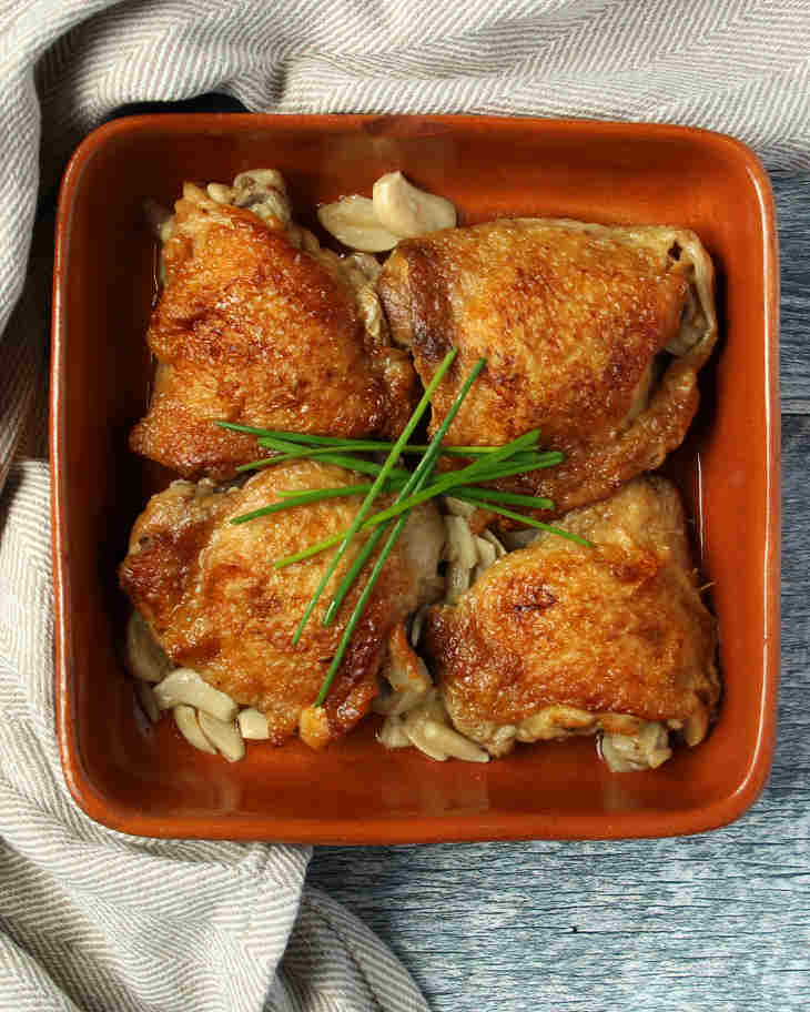 Keto Crockpot Garlic Chicken Recipe #keto https://ketosummit.com/keto-crockpot-garlic-chicken-recipe