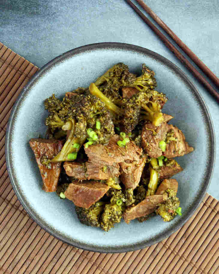 Keto Pressure Cooker Beef and Broccoli Recipe #keto https://ketosummit.com/keto-pressure-cooker-beef-broccoli-recipe