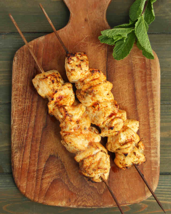 Keto Chicken Souvlaki Skewers with Tzatziki Recipe #keto https://ketosummit.com/keto-chicken-souvlaki-skewers-tzatziki-recipe