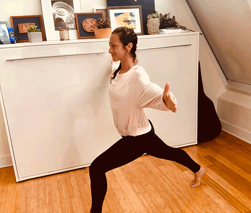 Side Twists in Crescent https://ketosummit.com/15-minute-yoga-workout